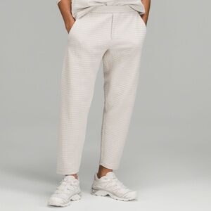 Like New Men’s Lululemon LAB Textured Grid Joggers - Crop Length - Size L Cream